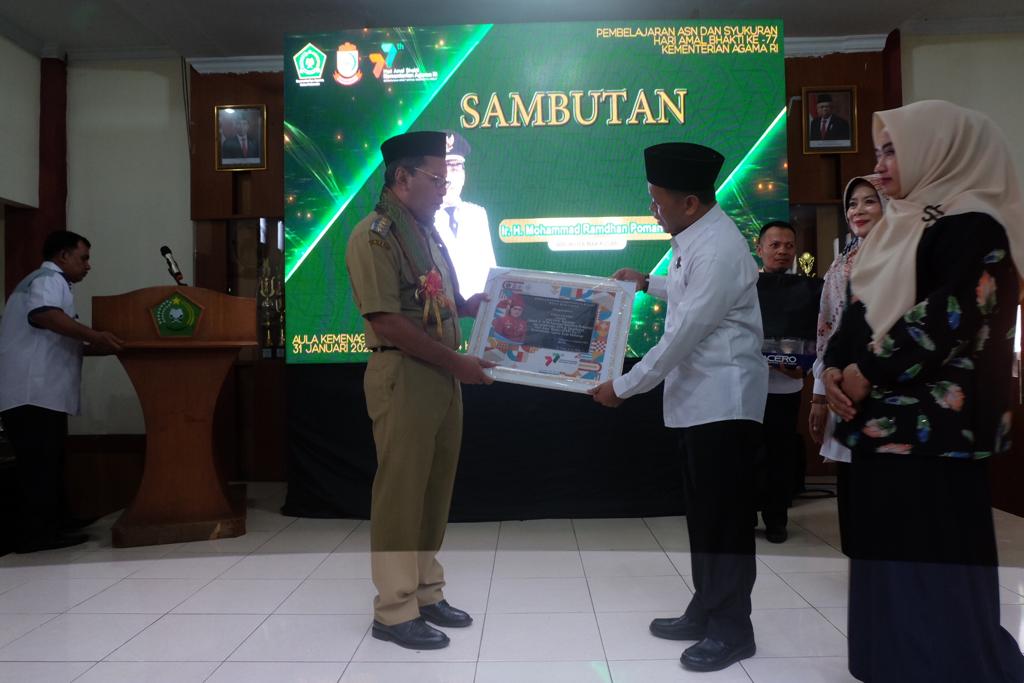 Hadiri Peringatan HAB Kemenag Makassar Ke-77, Danny Gaungkan Perkuatan Umat